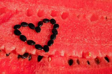 Ang watermelon usa ka lamian nga berry alang sa pagkawala sa timbang